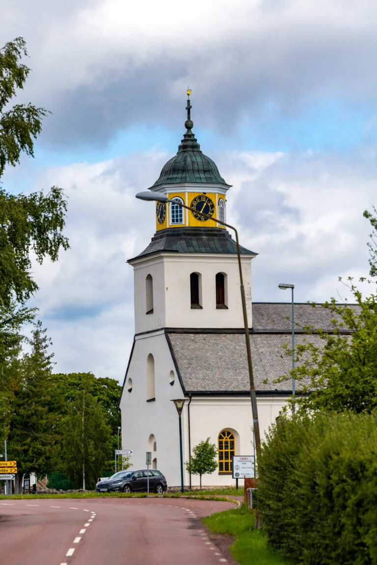 Skillnaden mellan en frikyrka och Svenska kyrkan